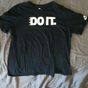 Nike Tee🛑Browse my closet for more nike and save